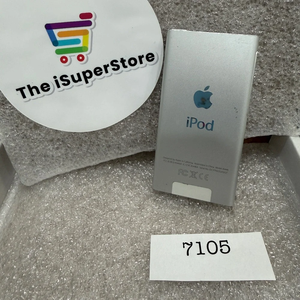 Apple iPod 7th Gen 16GB Silver / Very Good Condition